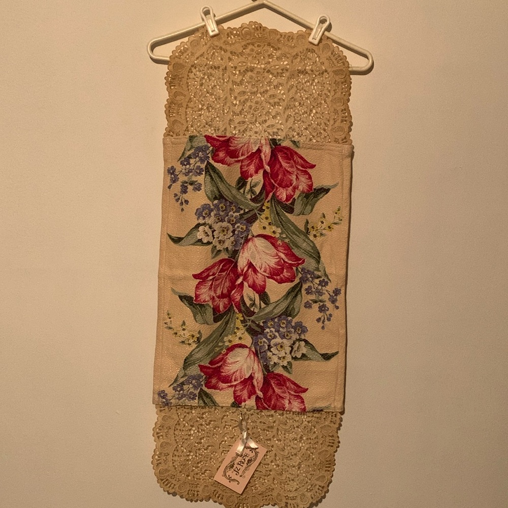 JZRose Shabby Chic Table Runner NWT